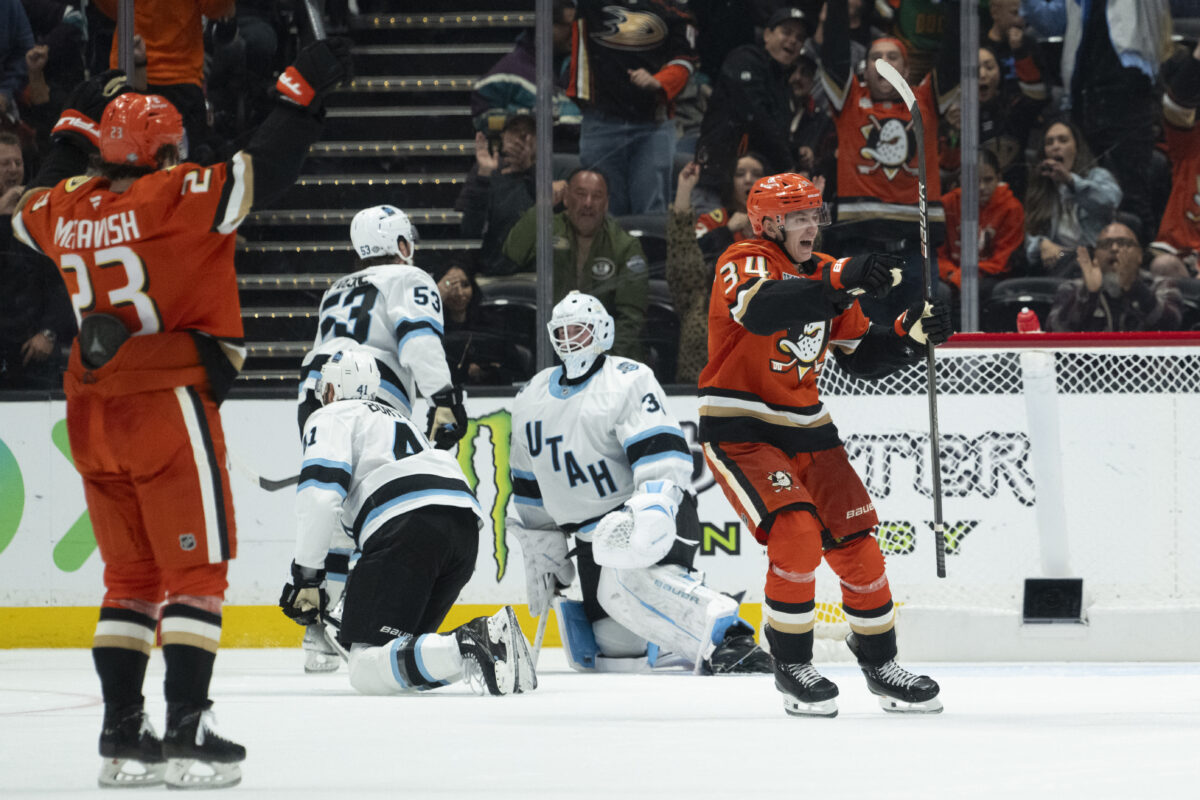 Leo Carlsson scores in OT, and the Ducks beat Utah 54 for their 9th straight home opener